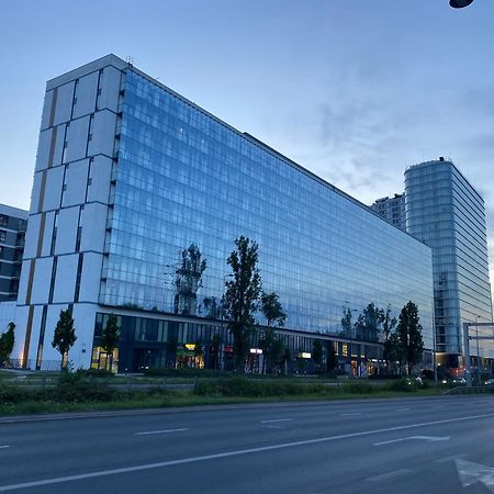 Apartamenty Wola Tower Na Prymasa - Z Widokiem Na City Warsaw Exterior photo